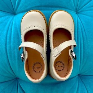 Brand new kids Mary Jane scallops